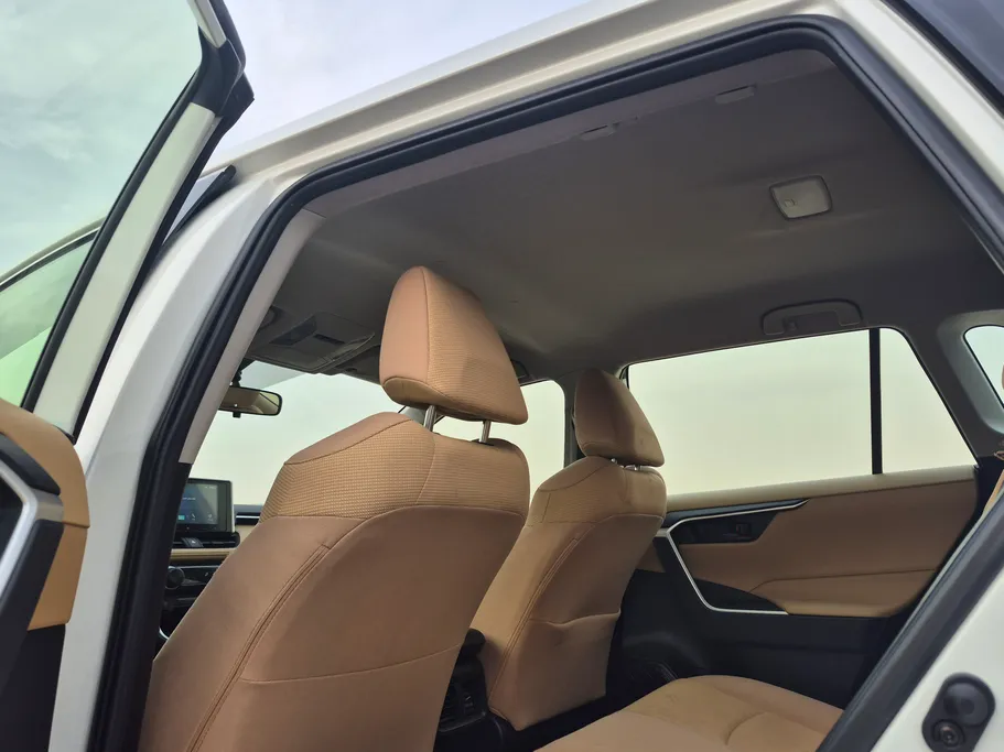 2023 تويوتا RAV4 LE 