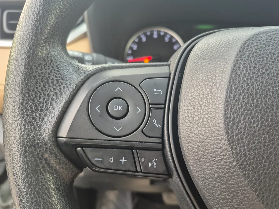 2023 تويوتا RAV4 LE 