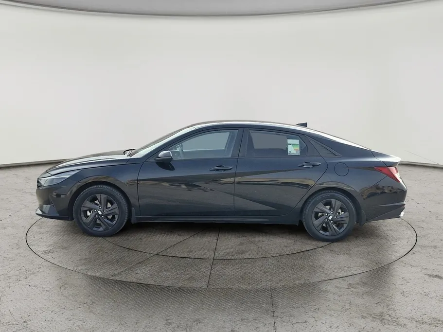 2023 Hyundai Elantra Smart 