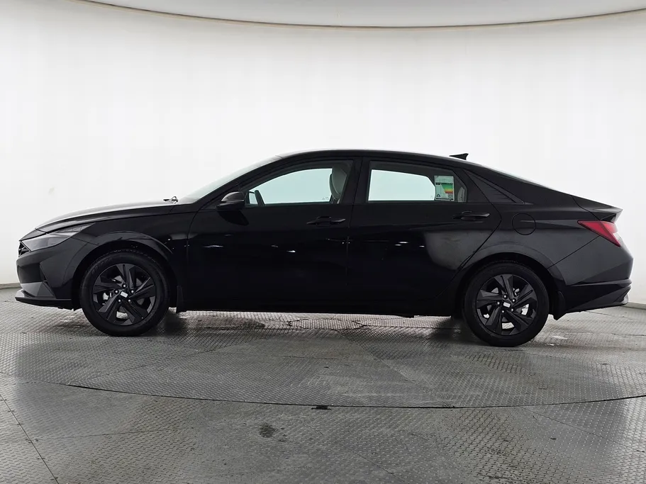 2023 Hyundai Elantra Smart 