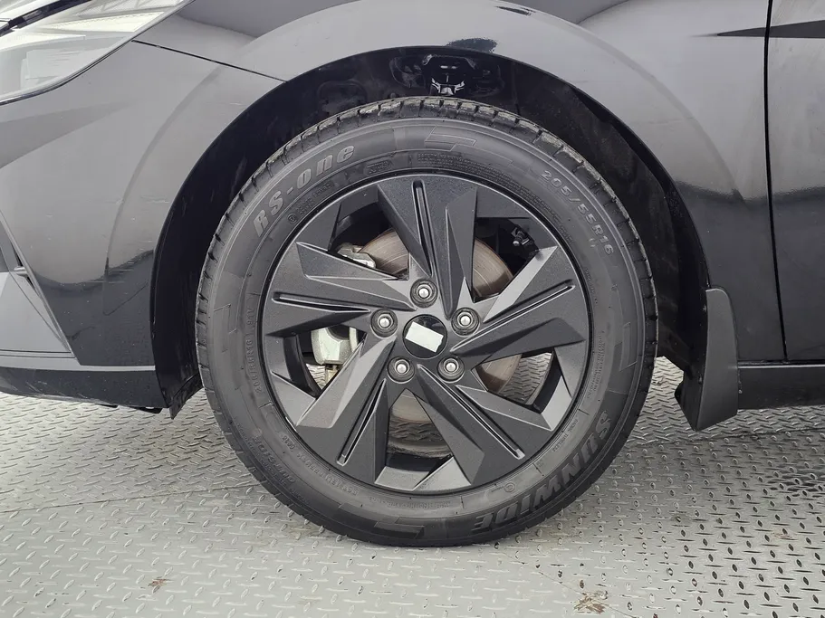 2023 Hyundai Elantra Smart 