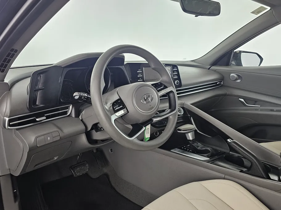 2023 Hyundai Elantra Smart 