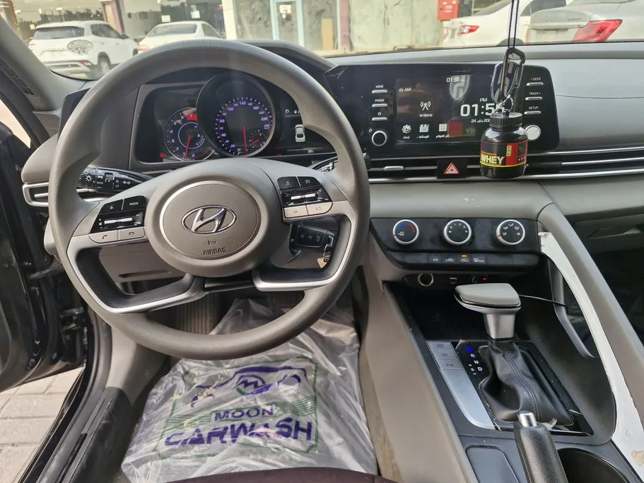 2023 Hyundai Elantra Smart 