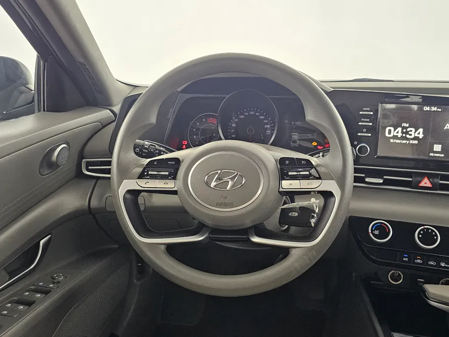 2023 Hyundai Elantra Smart 