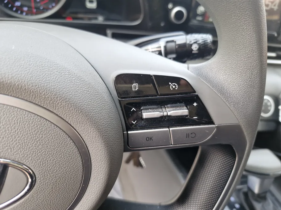 2023 Hyundai Elantra Smart 