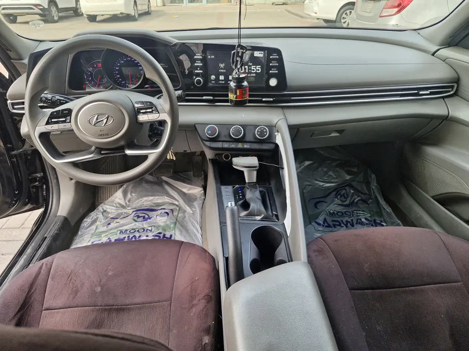 2023 Hyundai Elantra Smart 