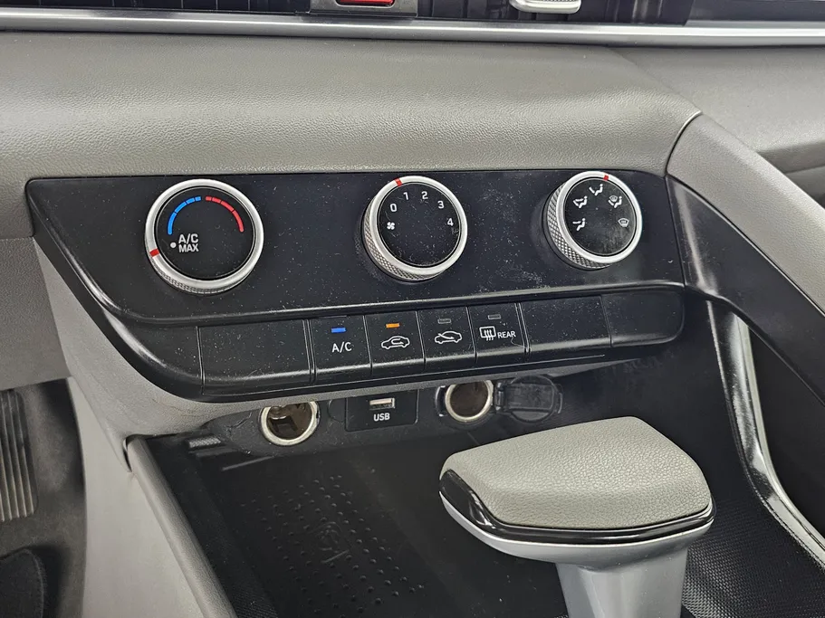 2023 Hyundai Elantra Smart 