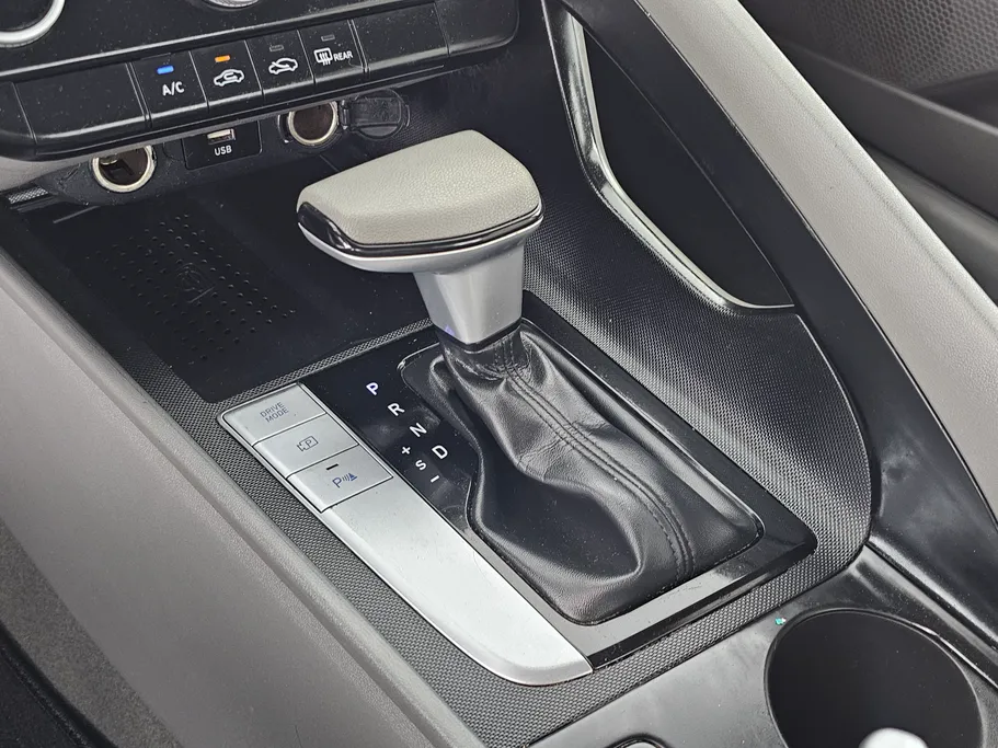 2023 Hyundai Elantra Smart 