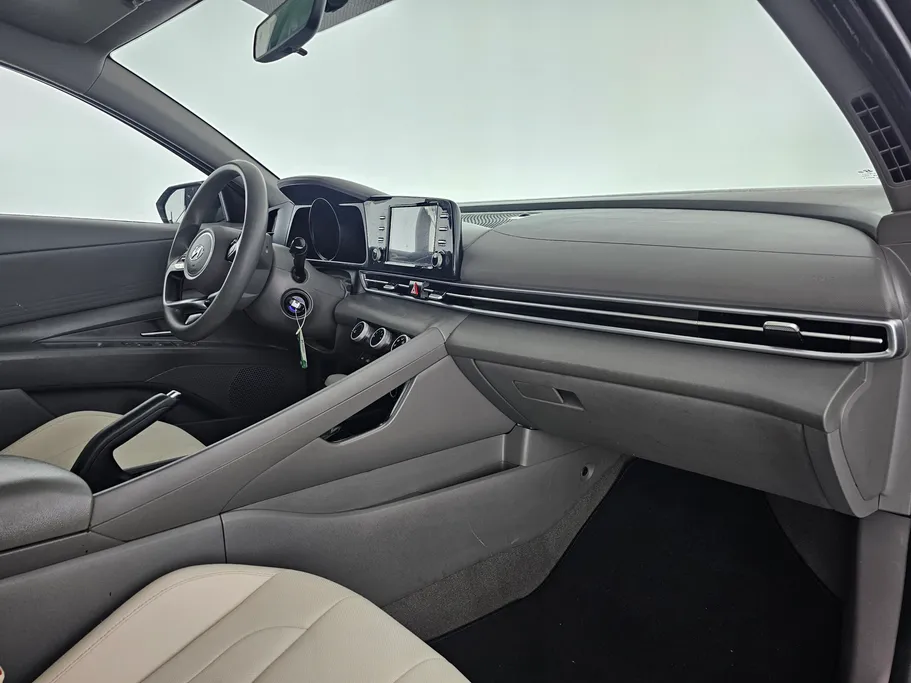 2023 Hyundai Elantra Smart 