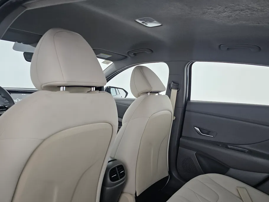 2023 Hyundai Elantra Smart 