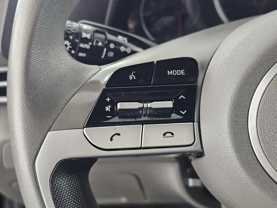 2023 Hyundai Elantra Smart 