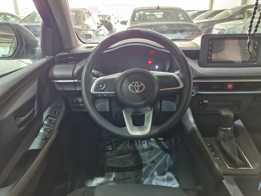 2023 Toyota Yaris  Y 