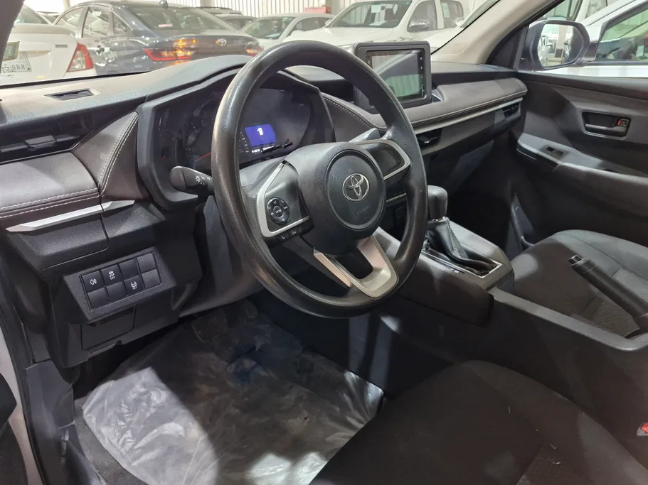 2023 Toyota Yaris  Y 