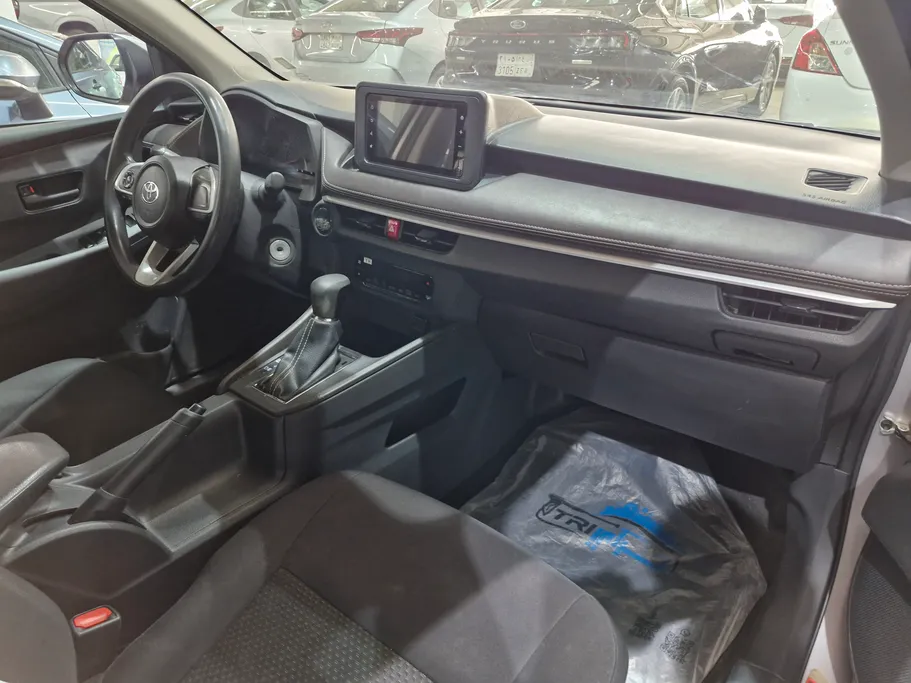 2023 Toyota Yaris  Y 