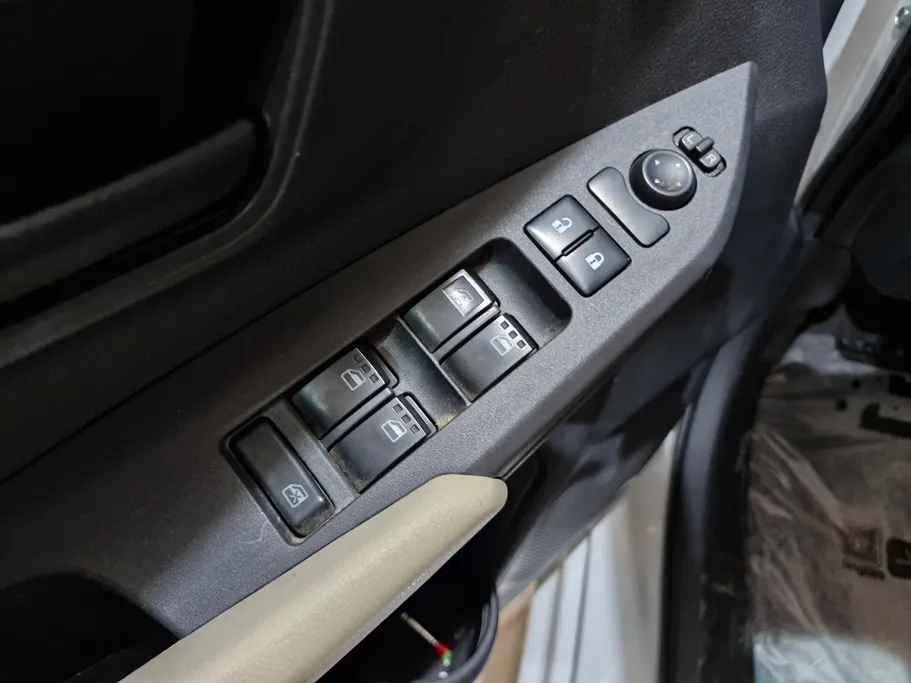 2023 Toyota Yaris  Y 