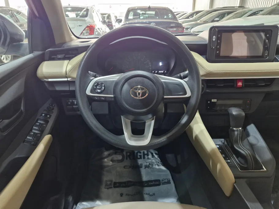 2023 Toyota Yaris  Y 