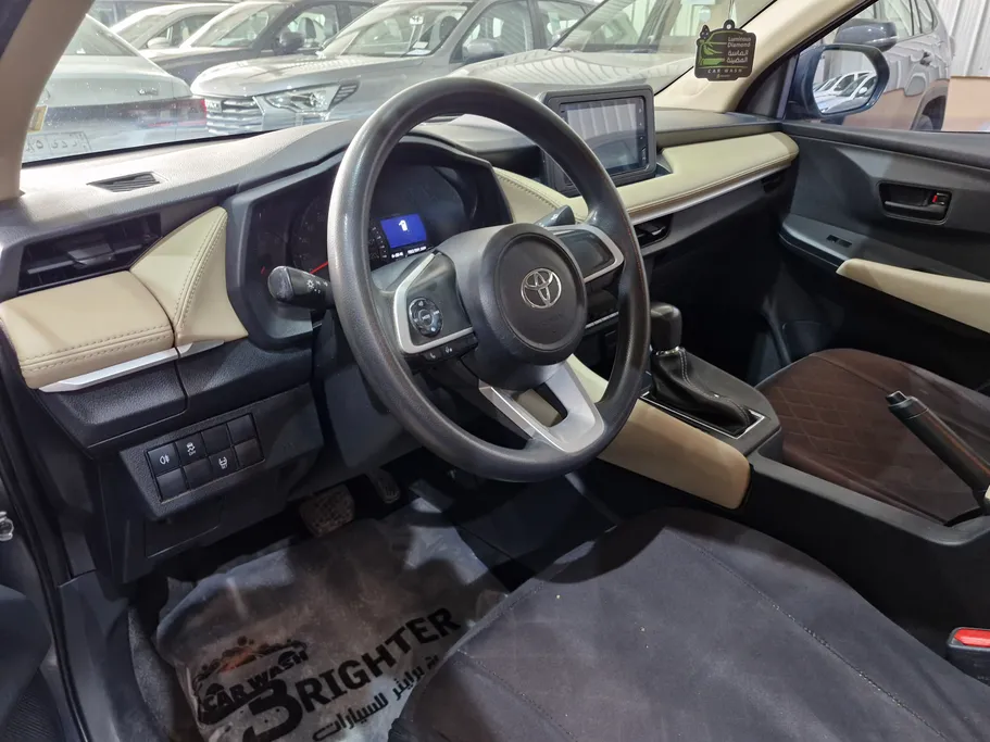 2023 Toyota Yaris  Y 