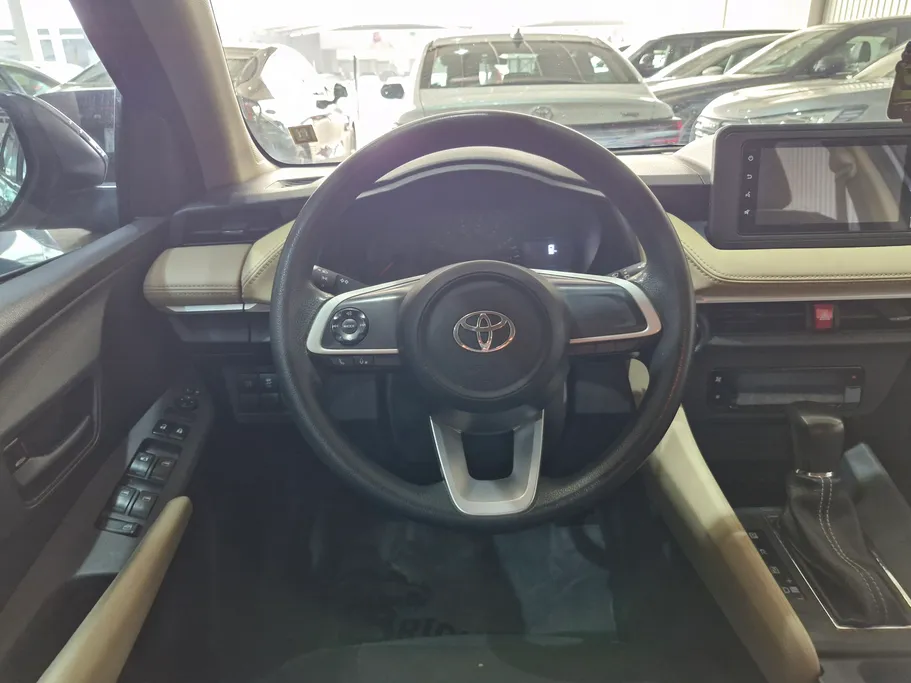 2023 Toyota Yaris  Y 