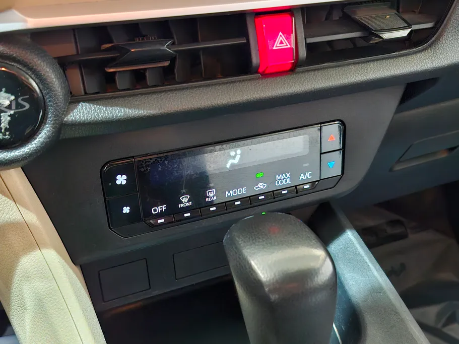 2023 Toyota Yaris  Y 