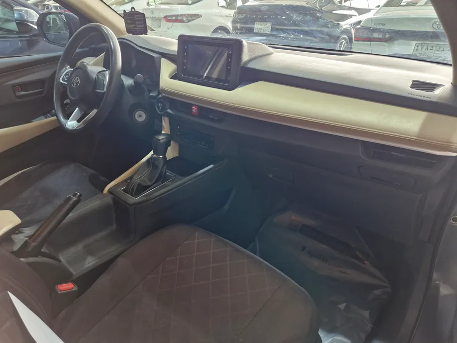 2023 Toyota Yaris  Y 