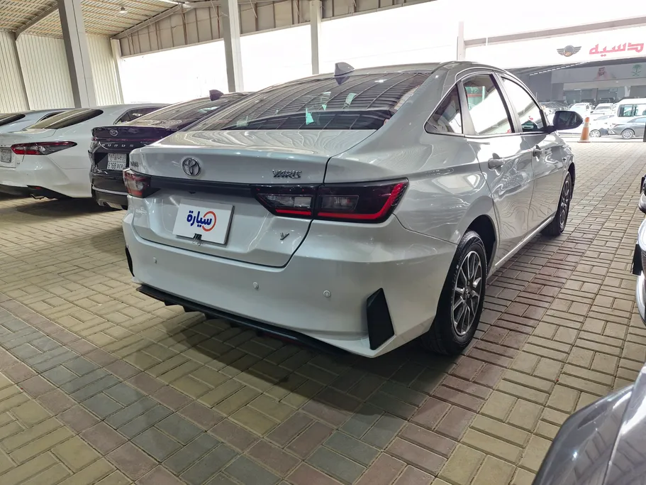 2023 Toyota Yaris  Y 