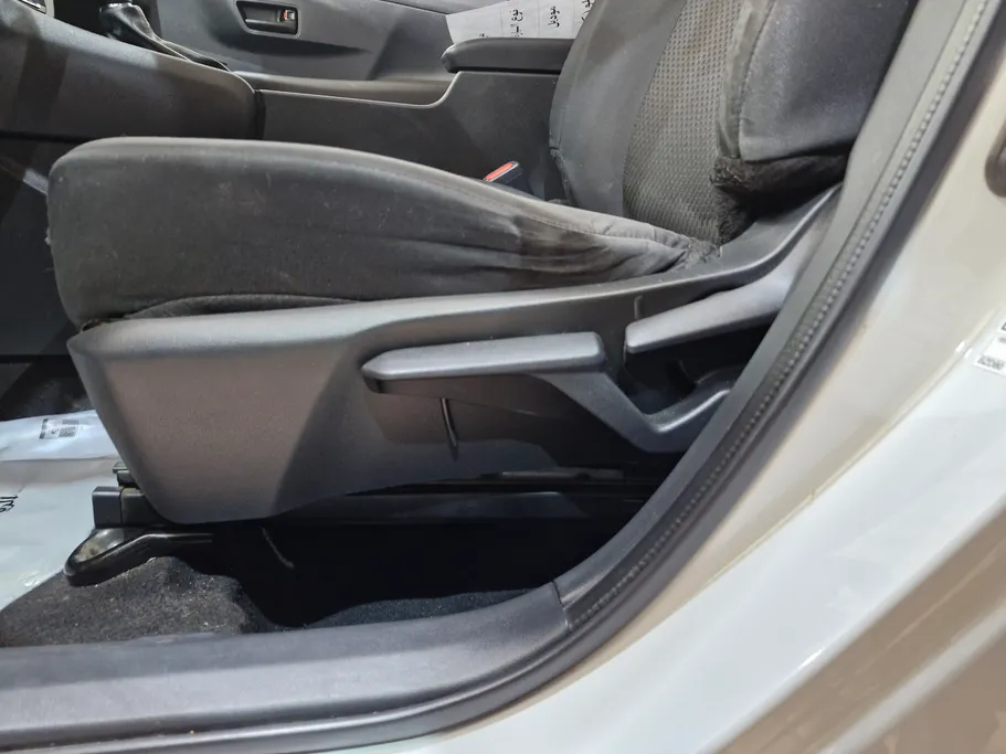 2023 Toyota Yaris  Y 