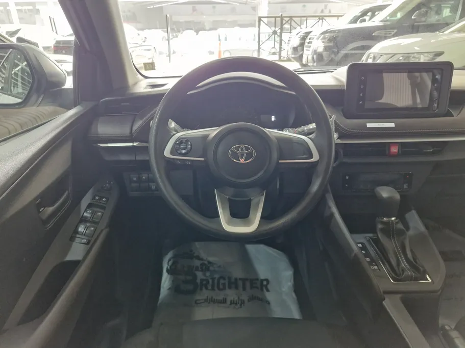 2023 Toyota Yaris  Y 