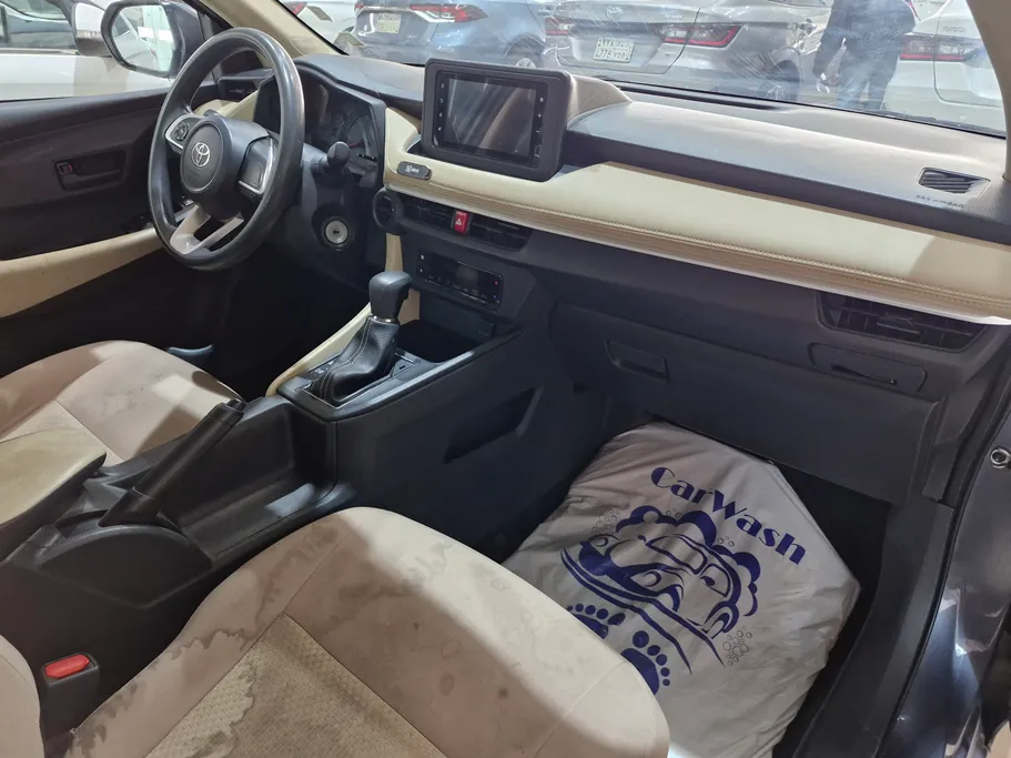 2023 Toyota Yaris  Y 