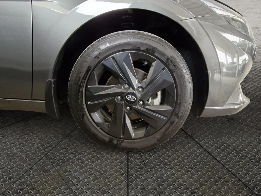 2023 Hyundai Elantra Smart 