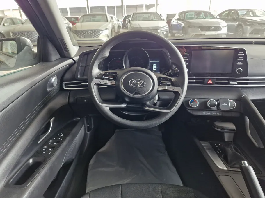 2023 Hyundai Elantra Smart 