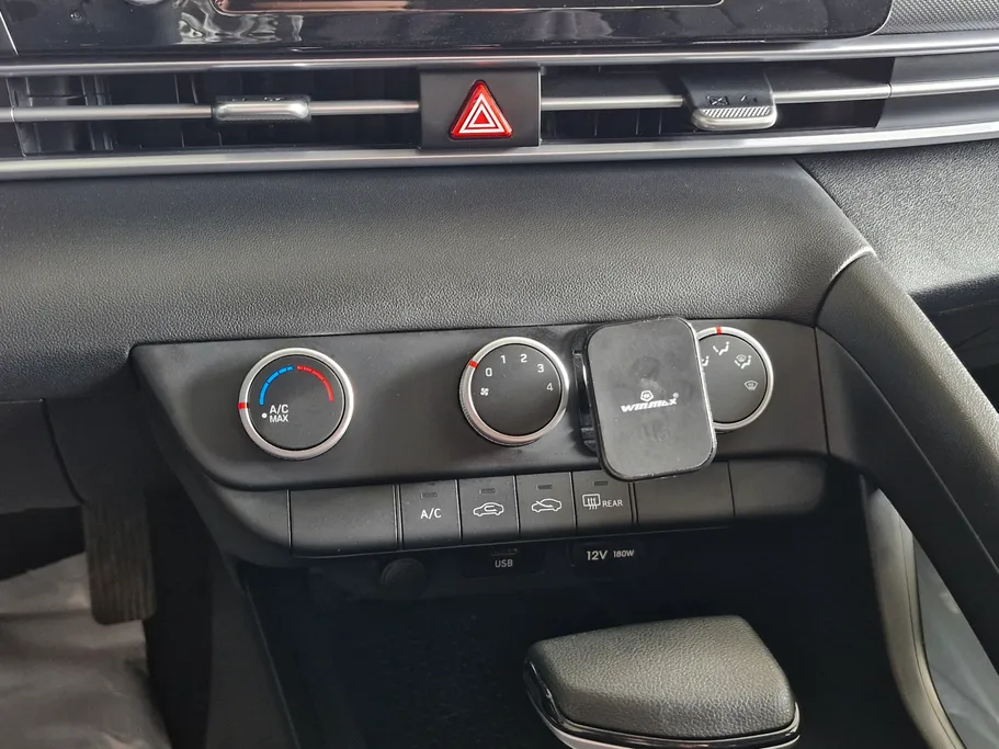 2023 Hyundai Elantra Smart 