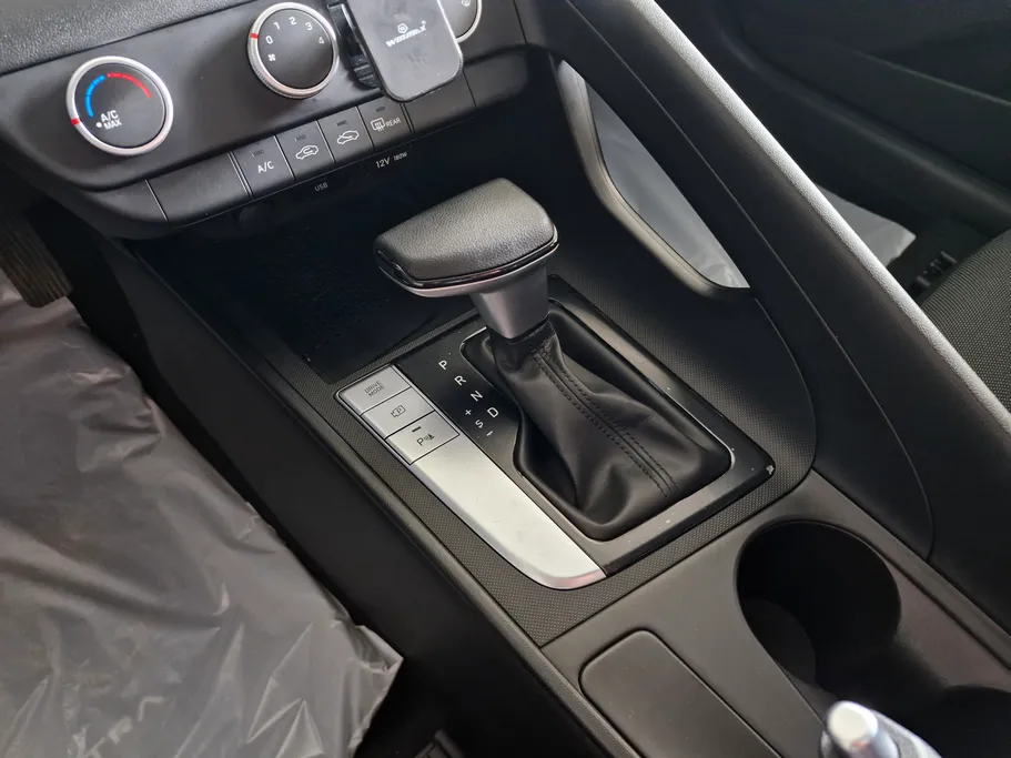 2023 Hyundai Elantra Smart 