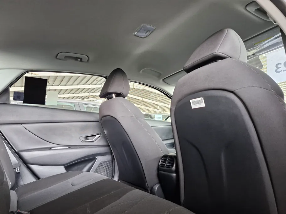 2023 Hyundai Elantra Smart 