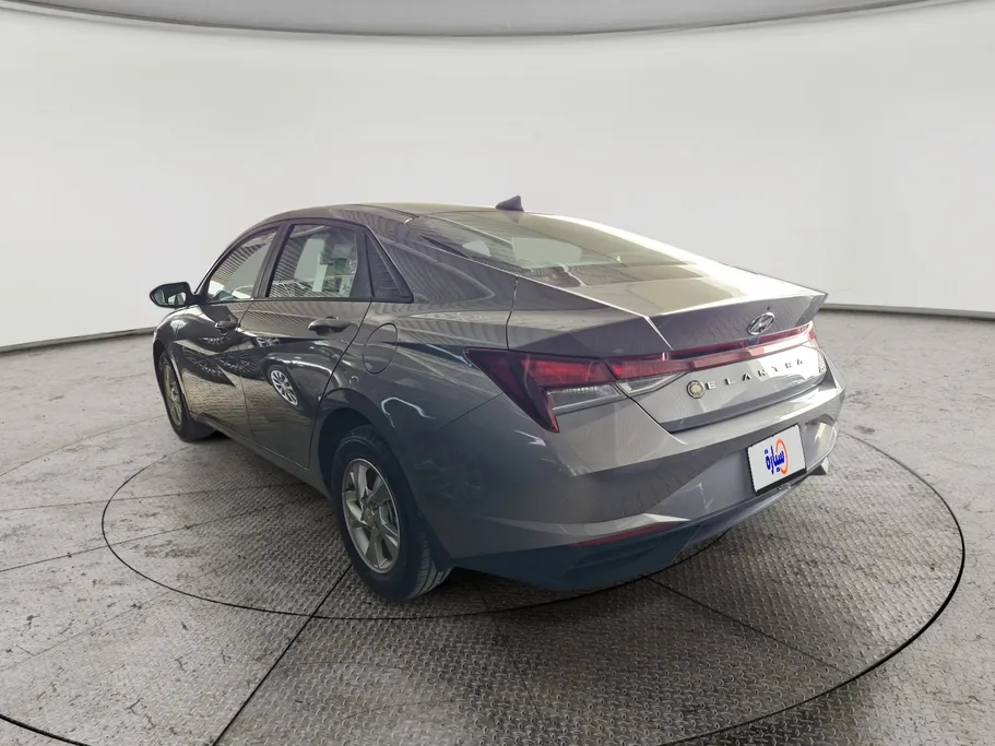 2022 Hyundai Elantra Smart 