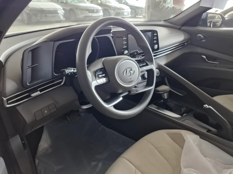 2022 Hyundai Elantra Smart 