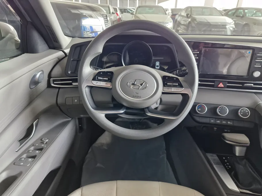 2022 Hyundai Elantra Smart 