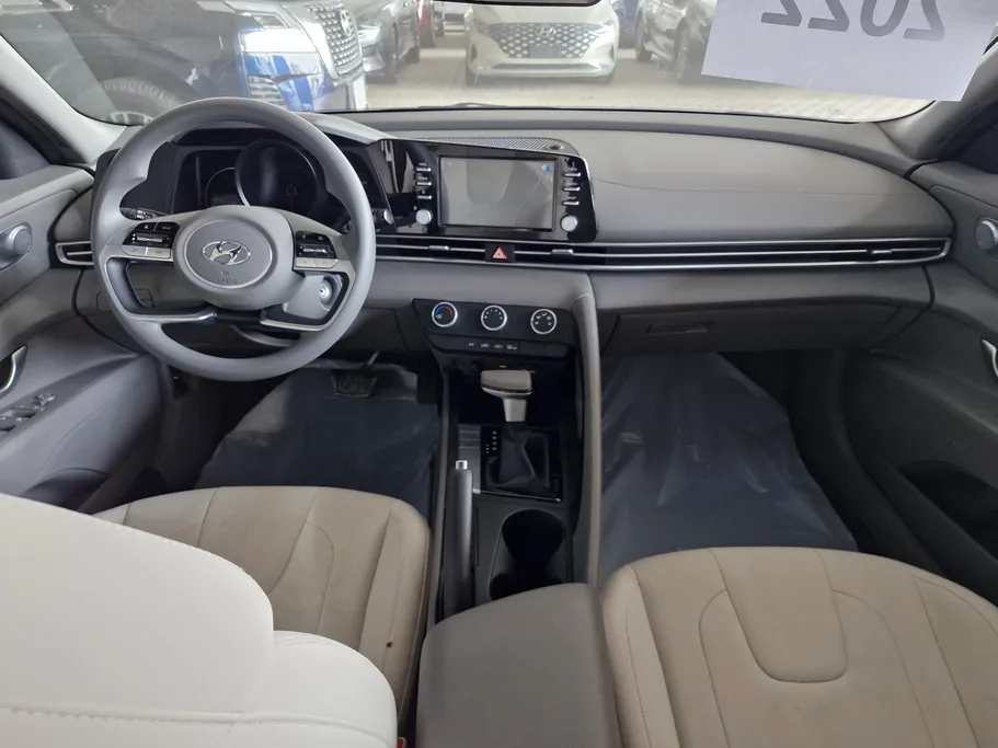 2022 Hyundai Elantra Smart 