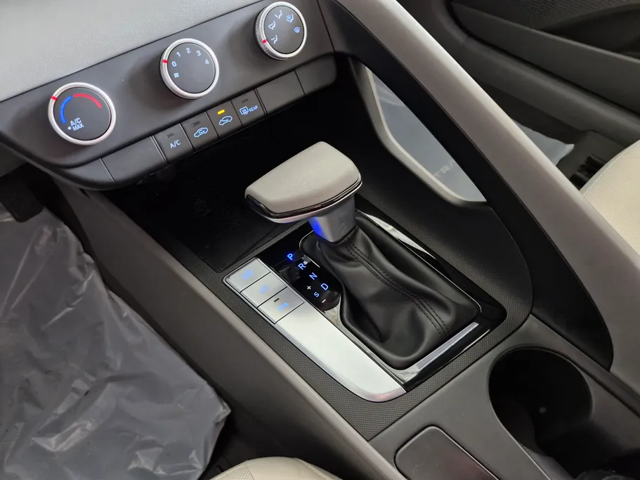 2022 Hyundai Elantra Smart 