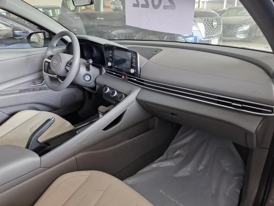 2022 Hyundai Elantra Smart 