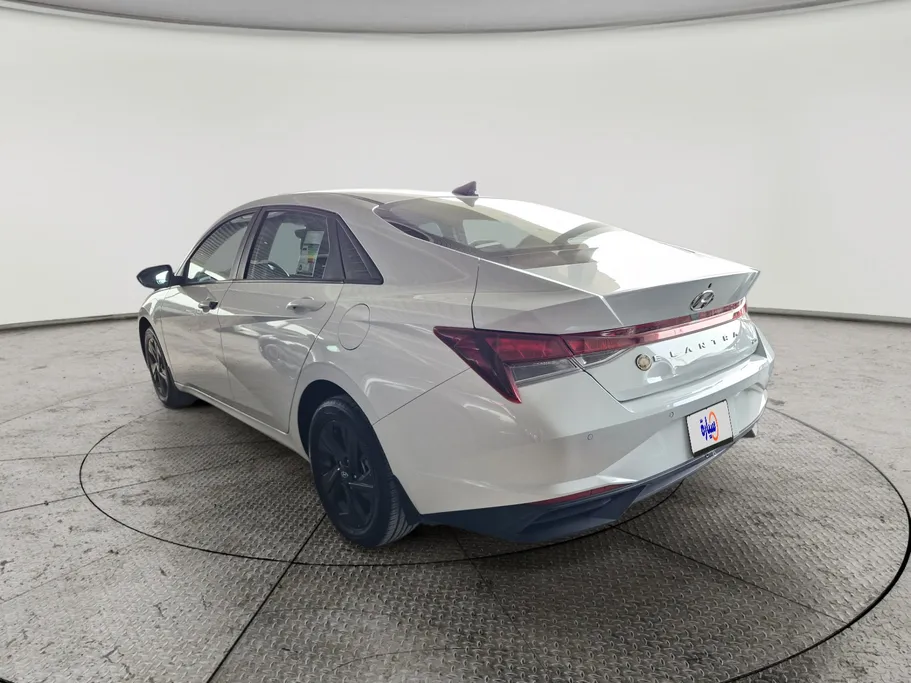 2023 Hyundai Elantra Smart 