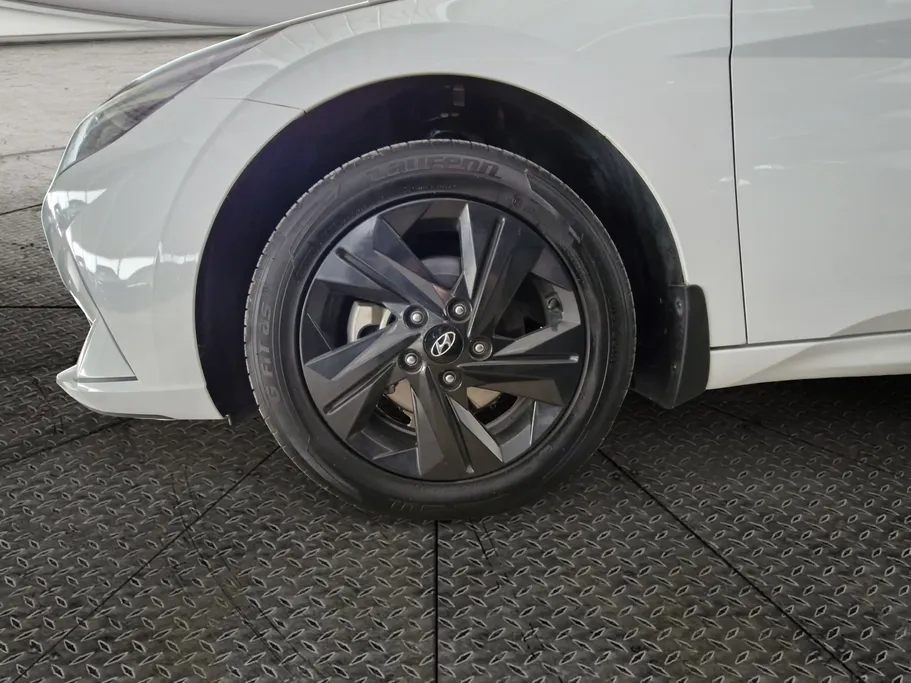 2023 Hyundai Elantra Smart 