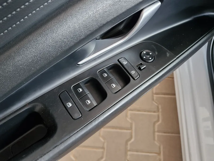 2023 Hyundai Elantra Smart 