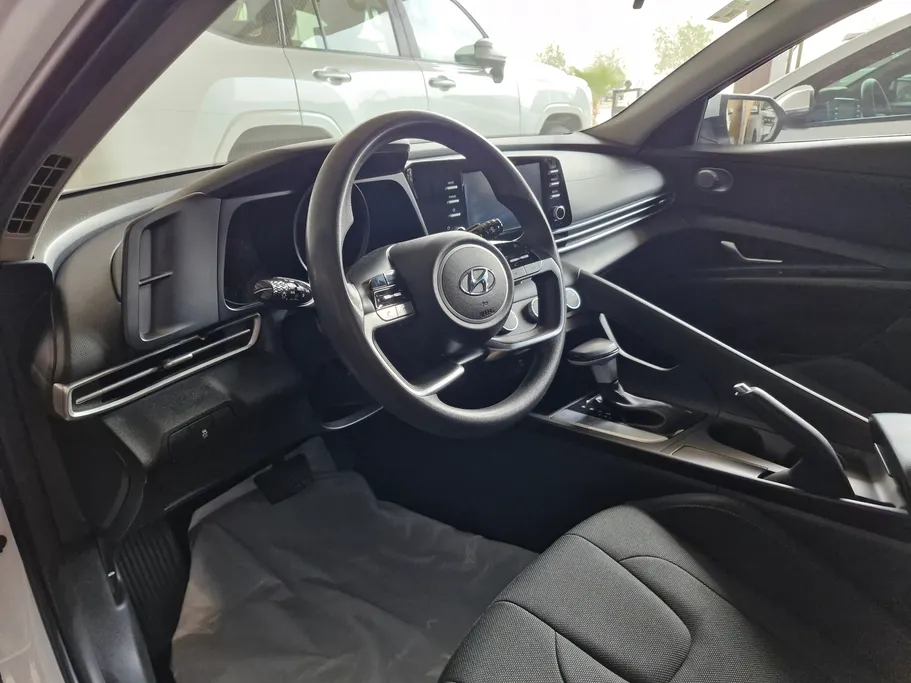 2023 Hyundai Elantra Smart 