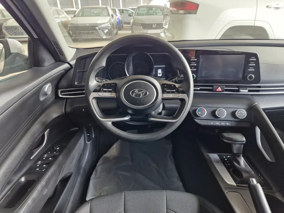 2023 Hyundai Elantra Smart 