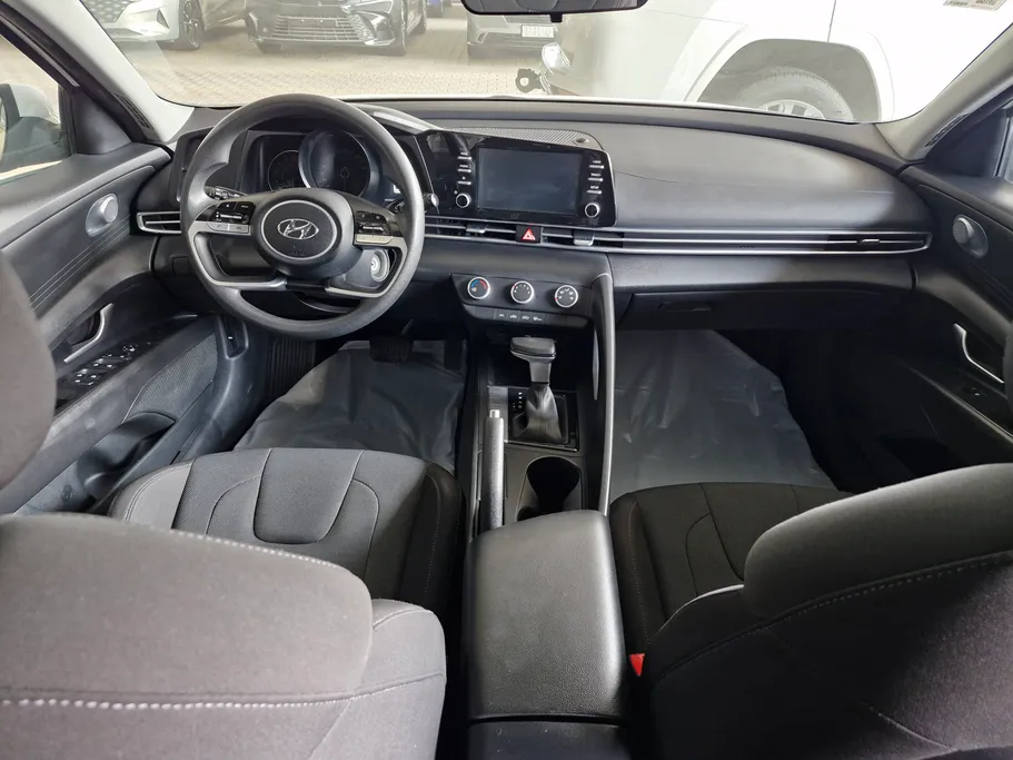 2023 Hyundai Elantra Smart 