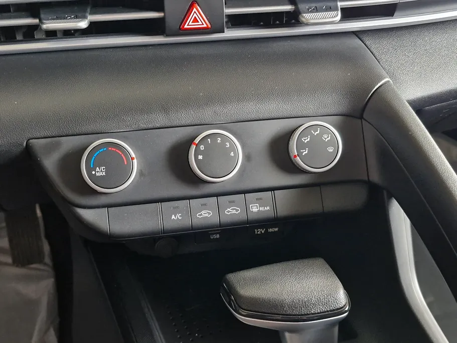 2023 Hyundai Elantra Smart 