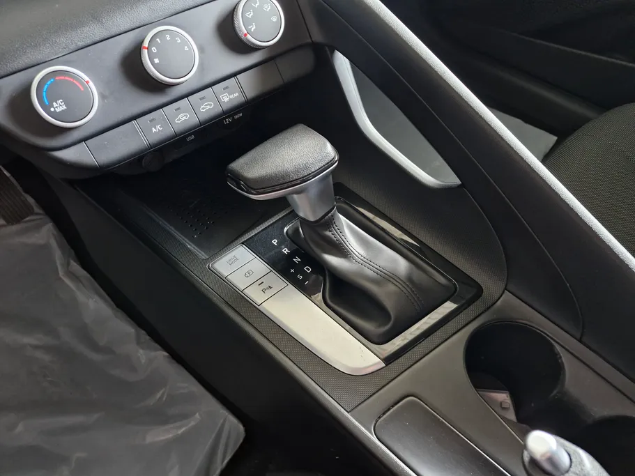 2023 Hyundai Elantra Smart 