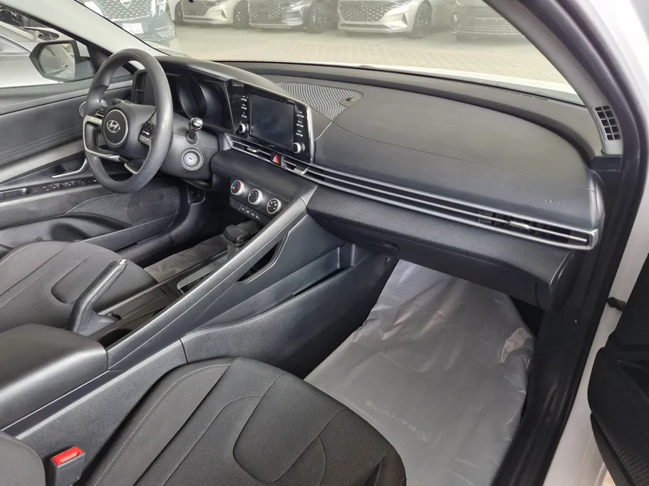 2023 Hyundai Elantra Smart 