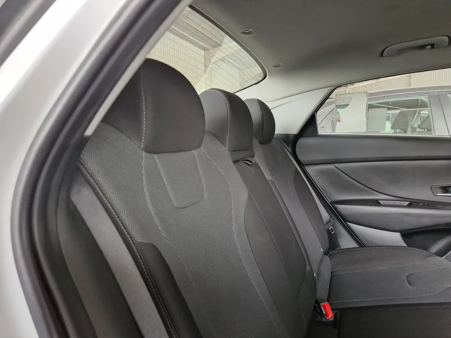 2023 Hyundai Elantra Smart 