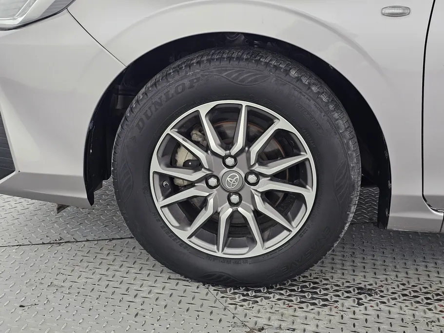 2023 Toyota Yaris  Y 